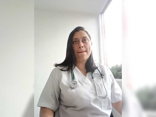 Queen-yess011 live cam on BongaCams