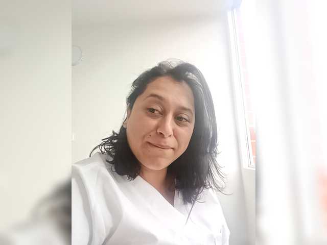 Queen-yess011 live cam on BongaCams