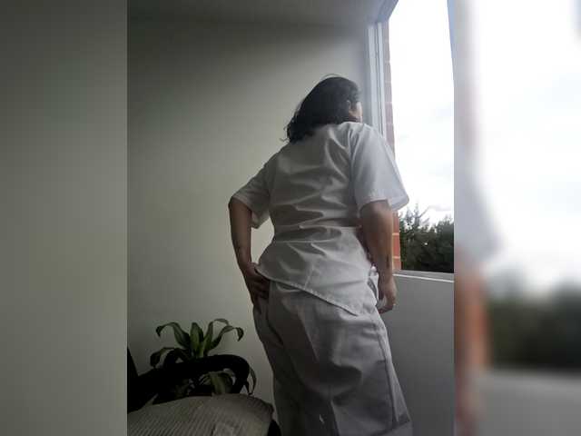 Queen-yess011 live webcam show