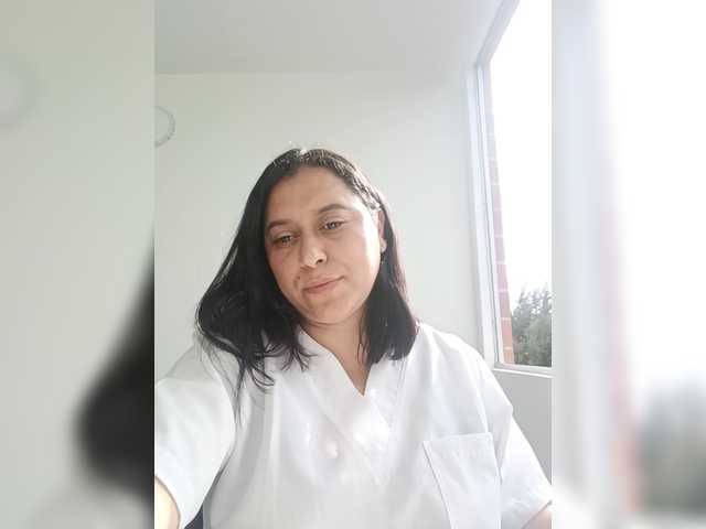 Queen-yess011 live cam on BongaCams