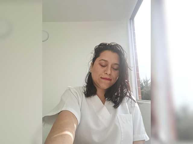 Queen-yess011 live cam on BongaCams