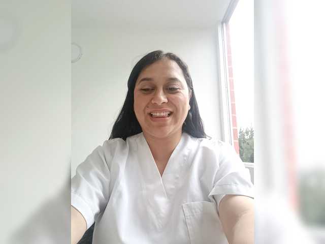 Queen-yess011 live cam on BongaCams