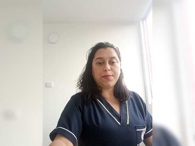 Queen-yess011 live cam on BongaCams