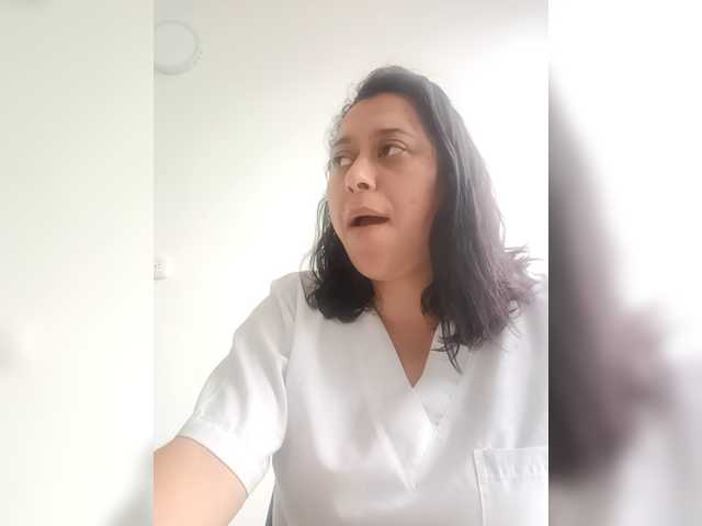 Queen-yess011 live cam on BongaCams