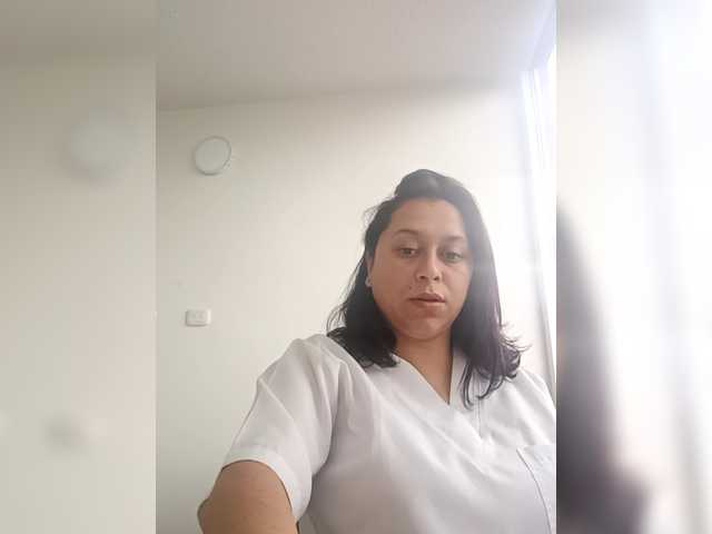 Queen-yess011 live cam on BongaCams