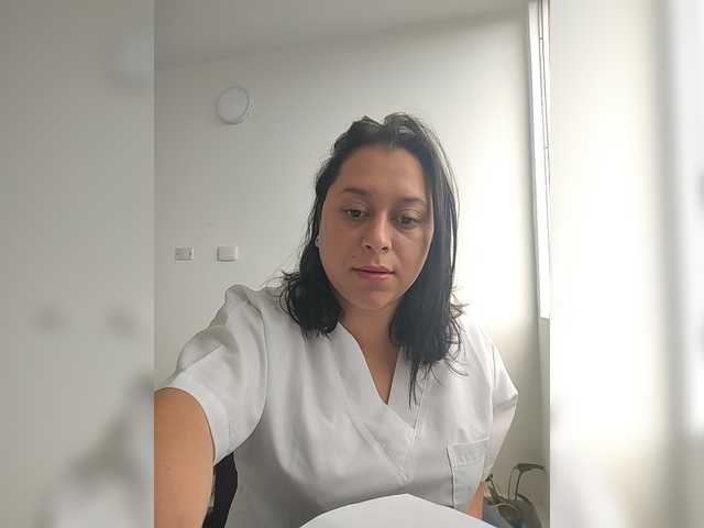 Queen-yess011 live cam on BongaCams