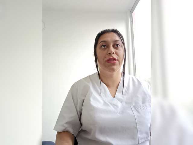 Queen-yess011 live cam on BongaCams