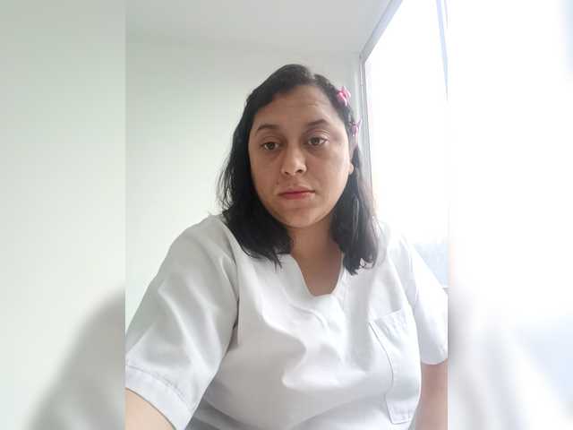 Queen-yess011 live cam on BongaCams