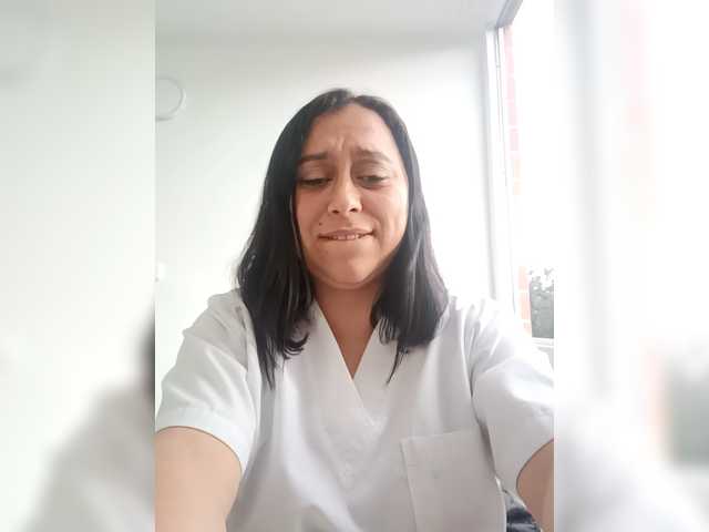 Queen-yess011 live cam on BongaCams
