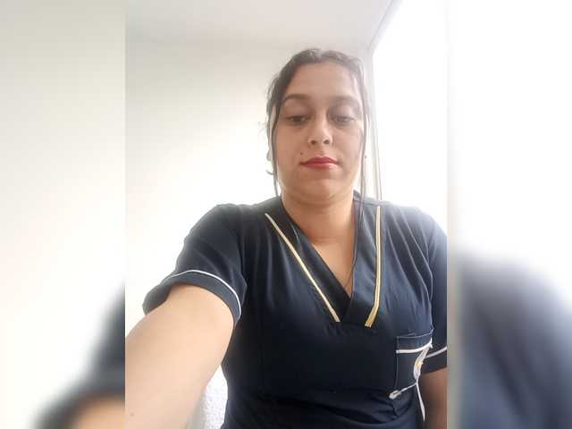 Queen-yess011 live cam on BongaCams