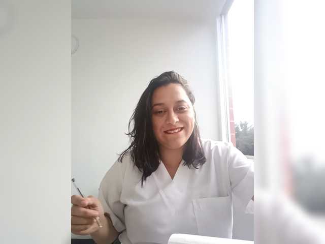 Queen-yess011 live cam on BongaCams