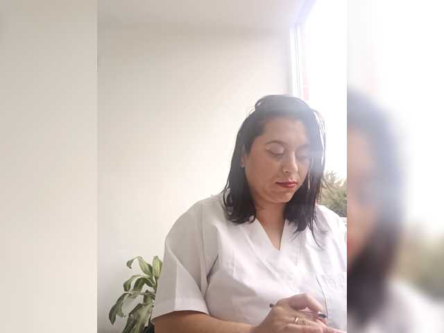 Queen-yess011 live cam on BongaCams
