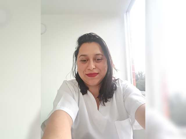 Queen-yess011 live cam on BongaCams