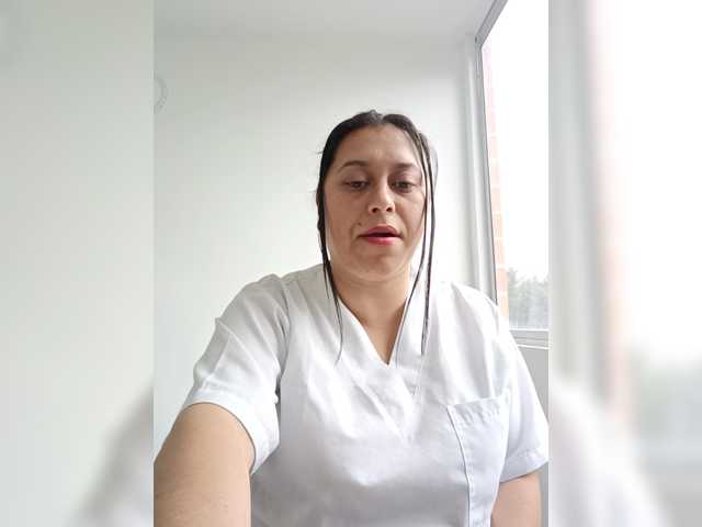 Queen-yess011 live cam on BongaCams