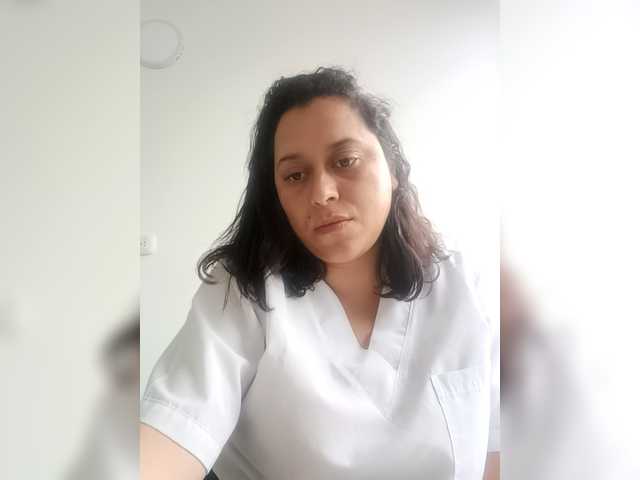 Queen-yess011 live cam on BongaCams