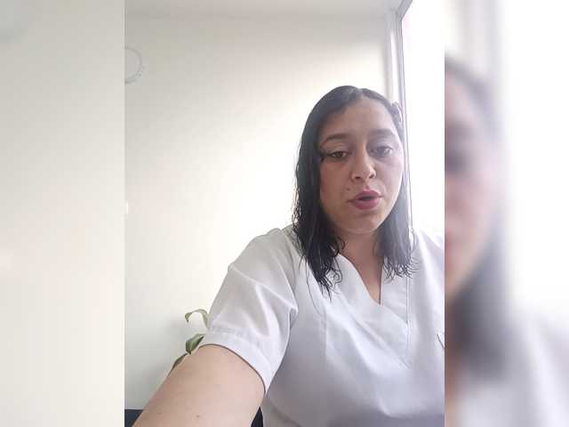 Queen-yess011 live cam on BongaCams