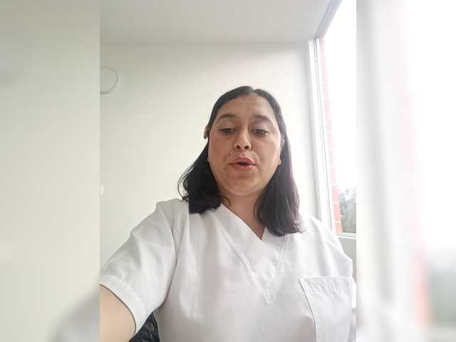 Queen-yess011 live cam on BongaCams
