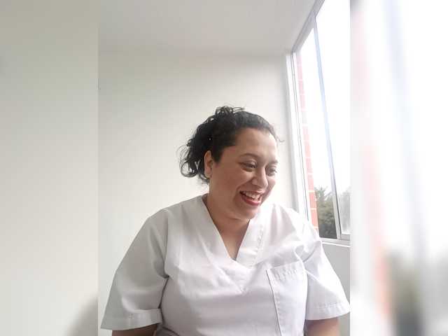 Queen-yess011 live cam on BongaCams