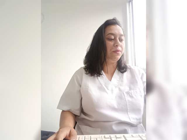 Queen-yess011 live cam on BongaCams
