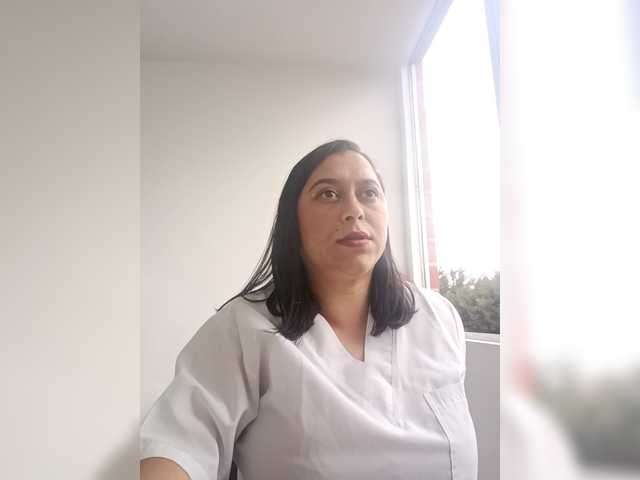 Queen-yess011 live cam on BongaCams