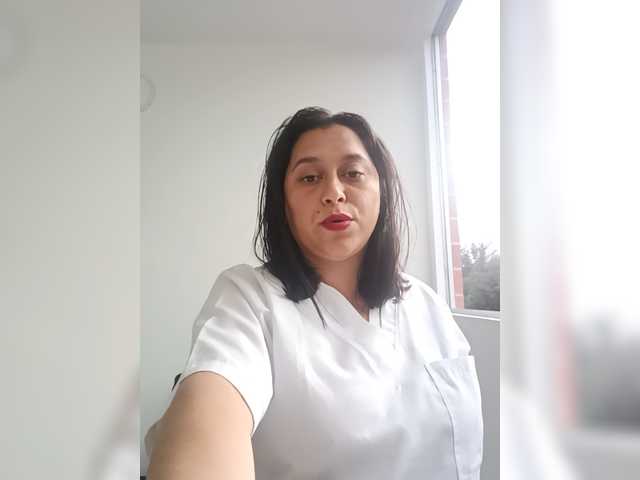 Queen-yess011 live cam on BongaCams