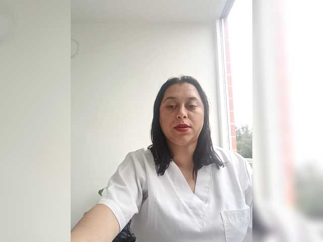 Queen-yess011 live cam on BongaCams