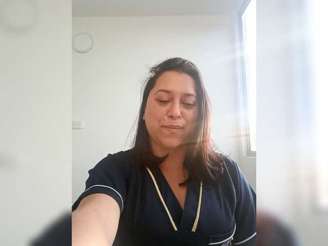 Queen-yess011 live cam on BongaCams