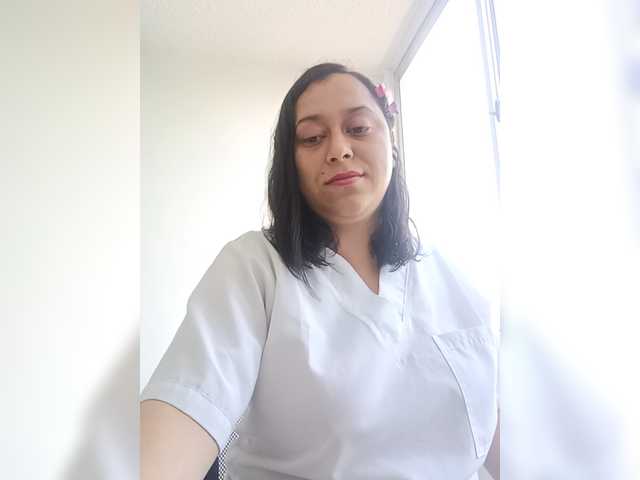 Queen-yess011 live cam on BongaCams