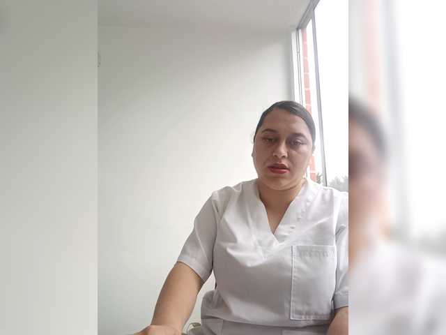 Queen-yess011 live cam on BongaCams