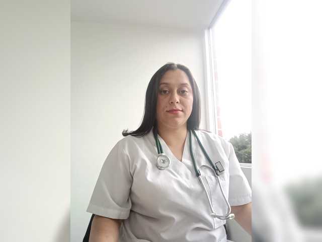 Queen-yess011 live cam on BongaCams