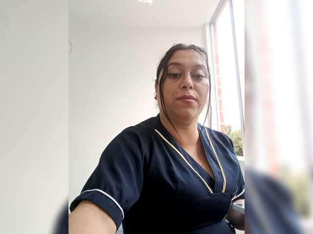 Queen-yess011 live cam on BongaCams