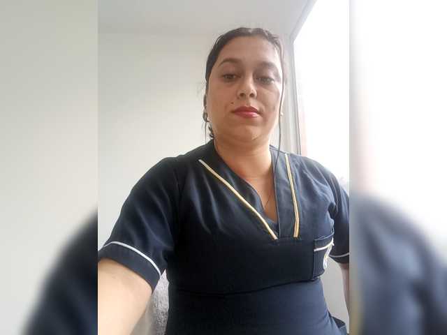 Queen-yess011 live cam on BongaCams
