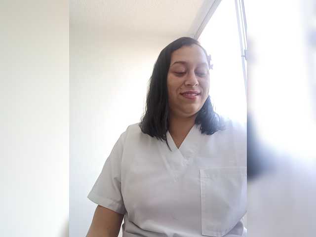Queen-yess011 live cam on BongaCams