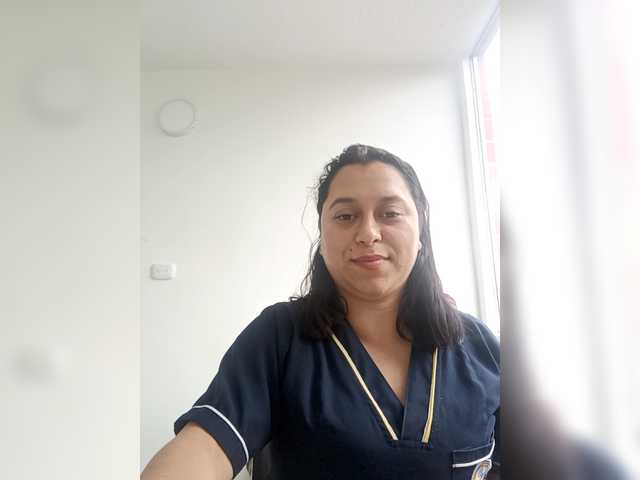 Queen-yess011 live cam on BongaCams