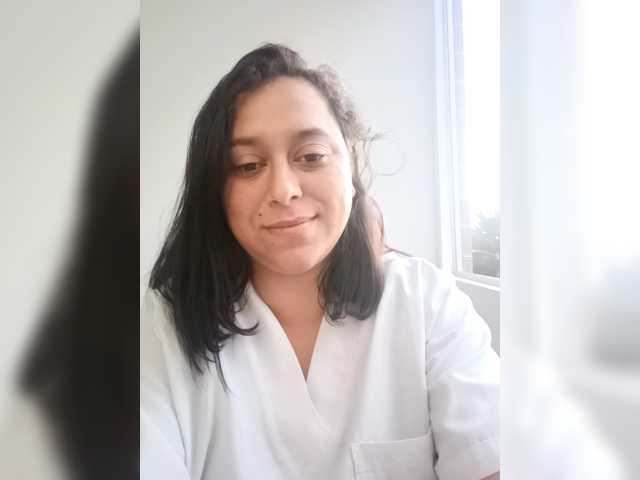 Queen-yess011 live cam on BongaCams