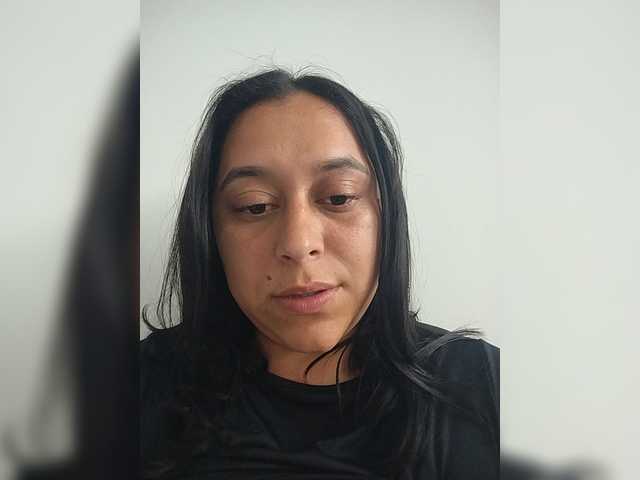 Queen-yess011 live cam on BongaCams