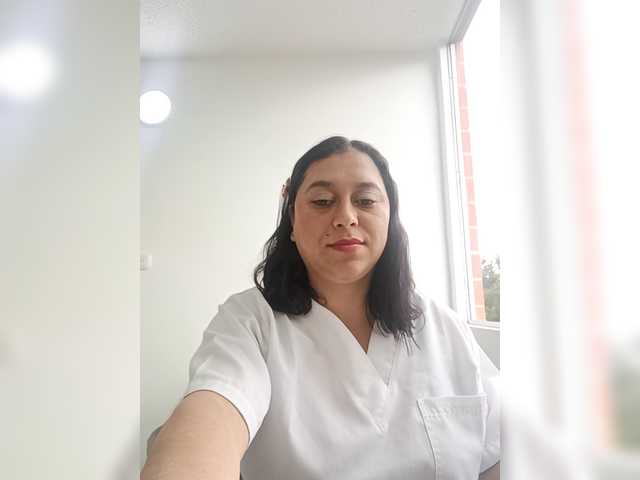 Queen-yess011 live cam on BongaCams