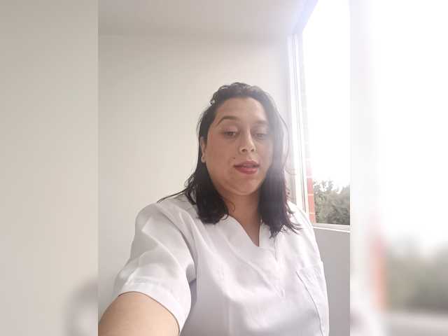 Queen-yess011 live cam on BongaCams