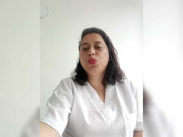 Queen-yess011 live cam on BongaCams