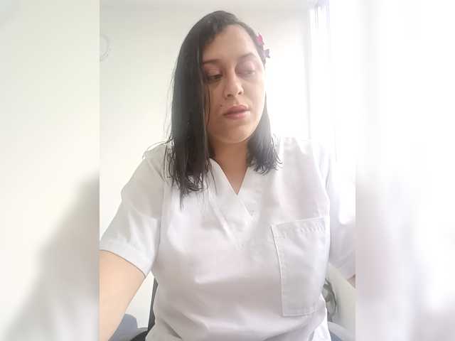 Queen-yess011 live cam on BongaCams