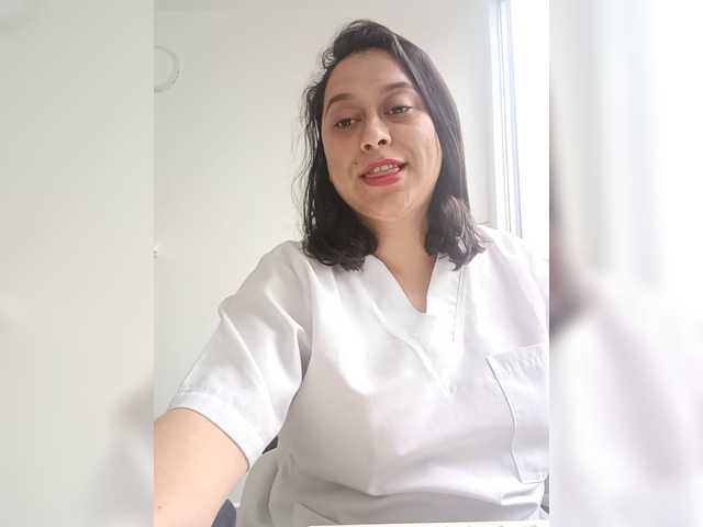 Queen-yess011 live cam on BongaCams