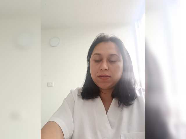 Queen-yess011 live cam on BongaCams