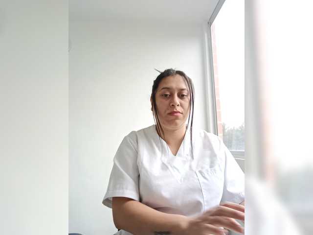 Queen-yess011 live cam on BongaCams