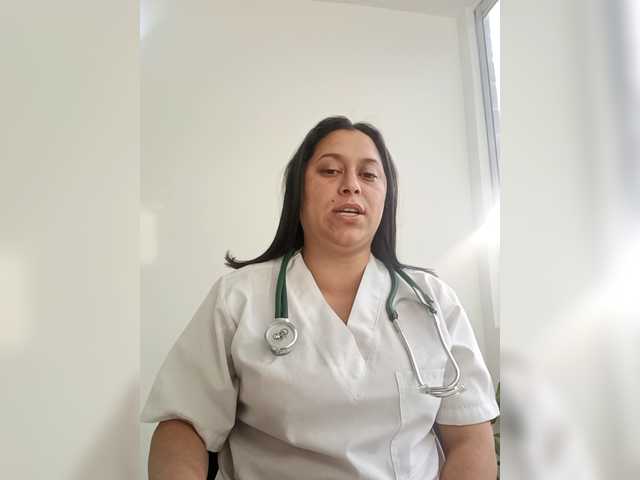 Queen-yess011 live cam on BongaCams