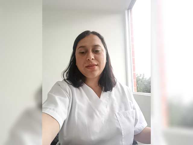 Queen-yess011 live cam on BongaCams