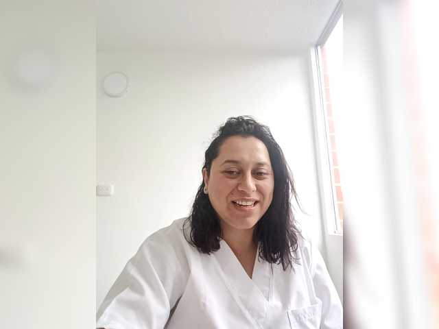 Queen-yess011 live cam on BongaCams