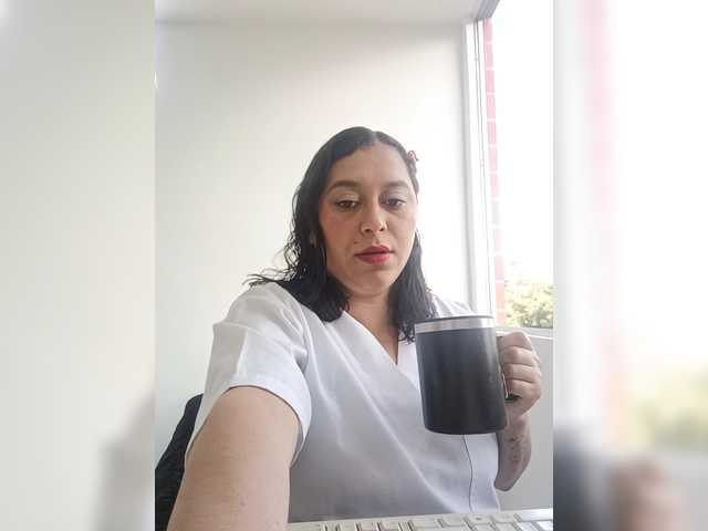 Queen-yess011 live cam on BongaCams