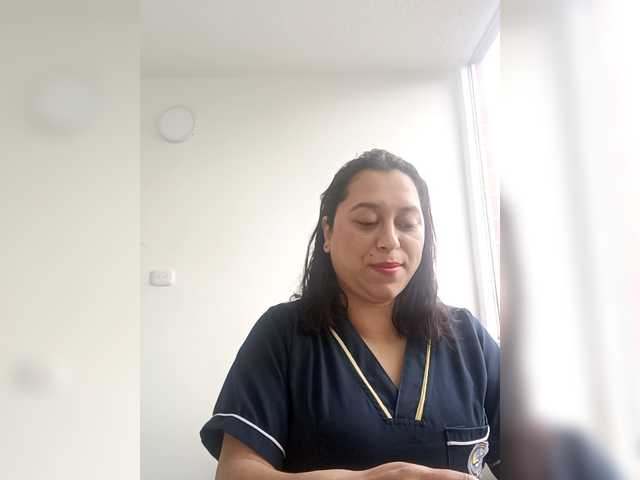 Queen-yess011 live cam on BongaCams