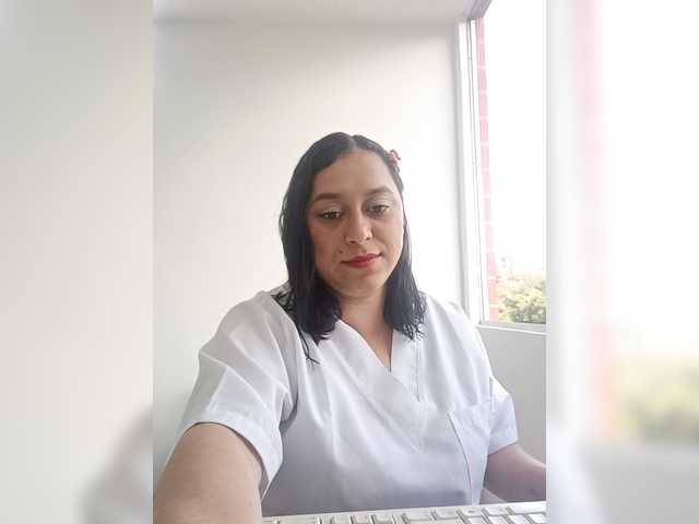 Queen-yess011 live cam on BongaCams