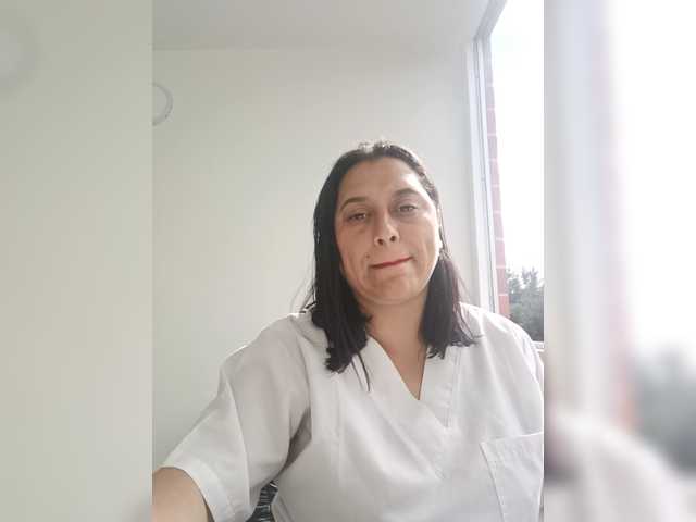 Queen-yess011 live cam on BongaCams